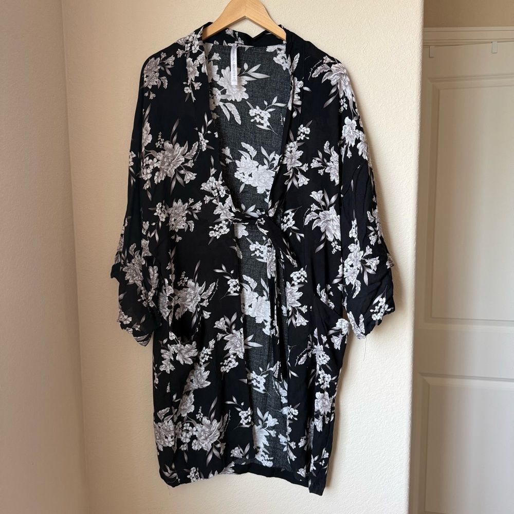 Spiritual Gangster Maya Floral Kimono Black White Floral Print Kimono One Size